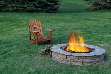 Ohniště může být úžasným doplňkem zahrady i pro samotáře Ohniště - firepit z kamene